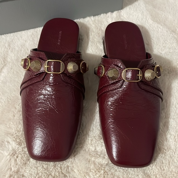 NWT Balenciaga Leather Slipper Mules with buckle and textured finish in burgundy - Picture 12 of 14